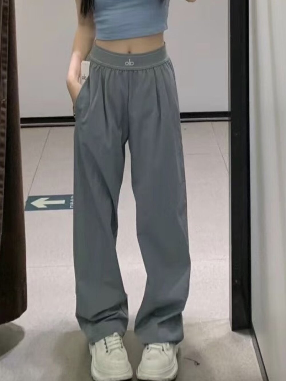 NWT🎆Alo Yoga Steel Gray Wide Leg Pants Cozy Stylish Trouser (Regular)🎀